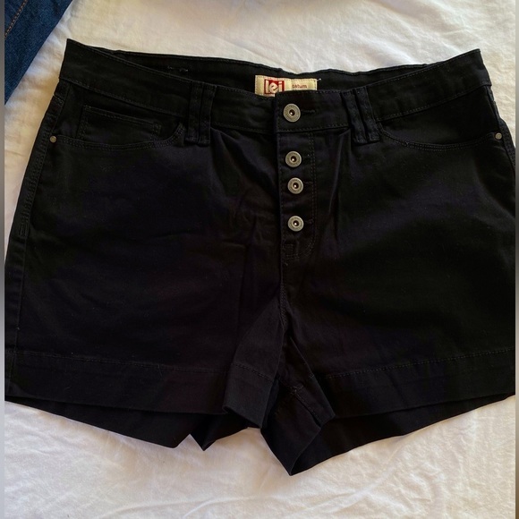 Like New!Never worn. L.e.i. Dark black fabric cotton like. - Picture 1 of 7